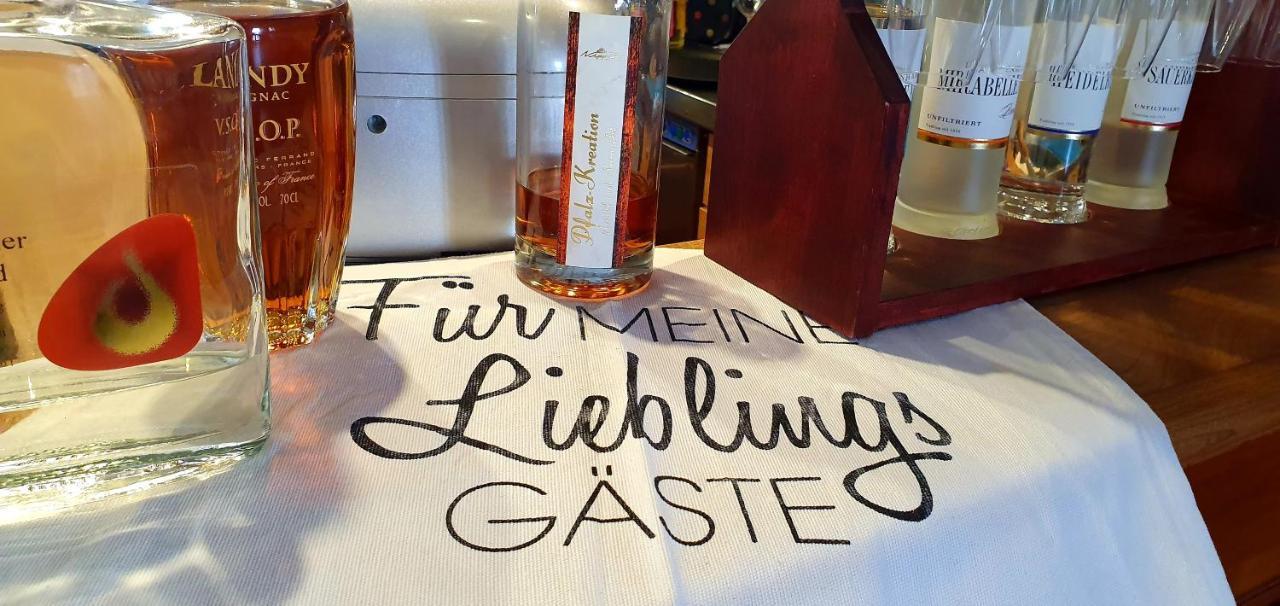 Landgasthaus "Zum Engel" Neuleiningen ภายนอก รูปภาพ